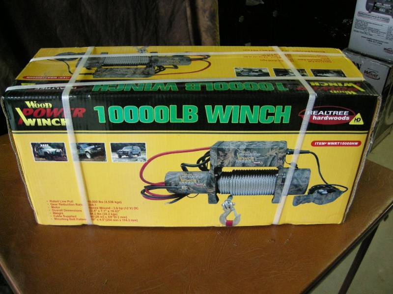 lot 32 image: Wood Power Winch 10,000 lb