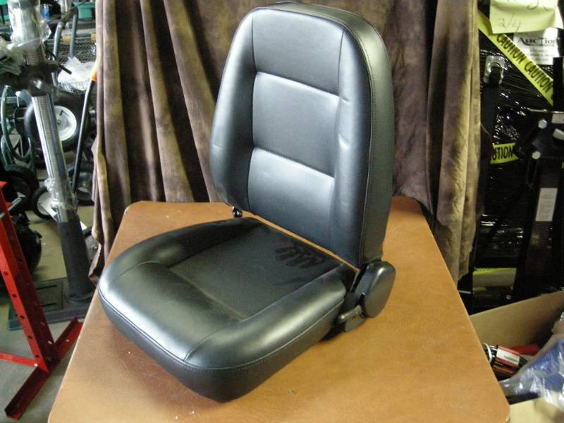 lot 45 image: Multipurpose Equipment Seat
