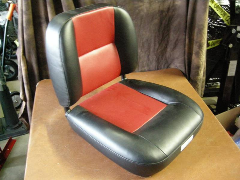 lot 46 image: Multipurpose Equipment Seat