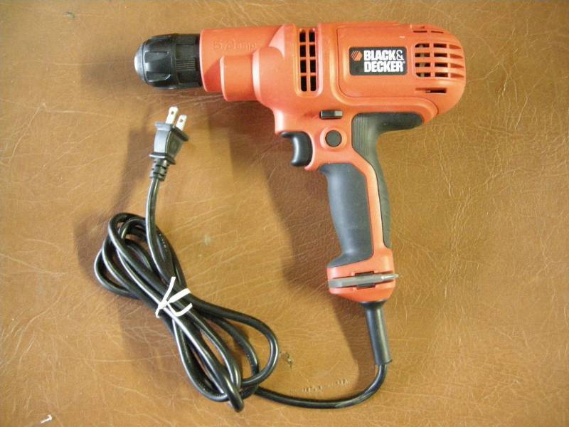 lot 51 image: Black & Decker 38 Electric Drill