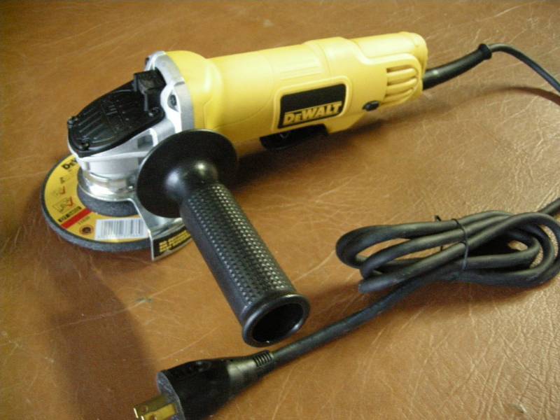 lot 52 image: DeWalt 4-14 Angle Grinder