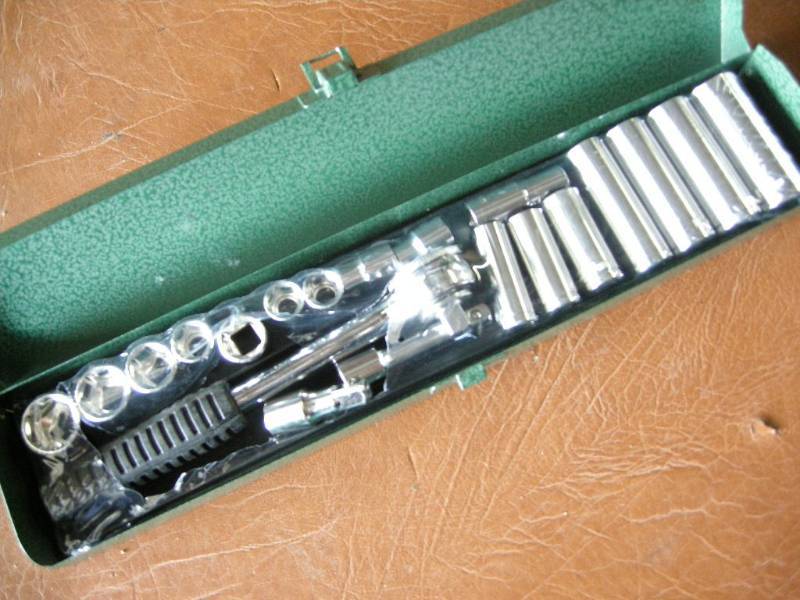 lot 54 image: 21 pc Professional Socket Set