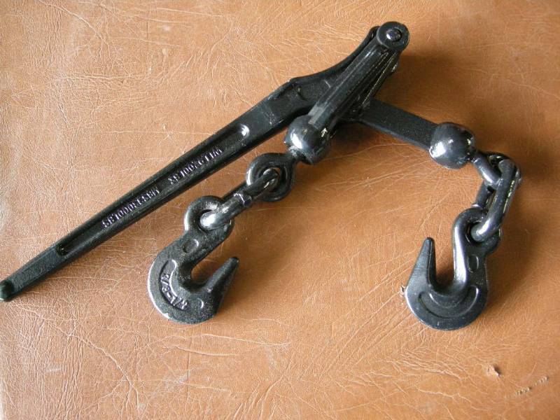 lot 62 image: Load Binder