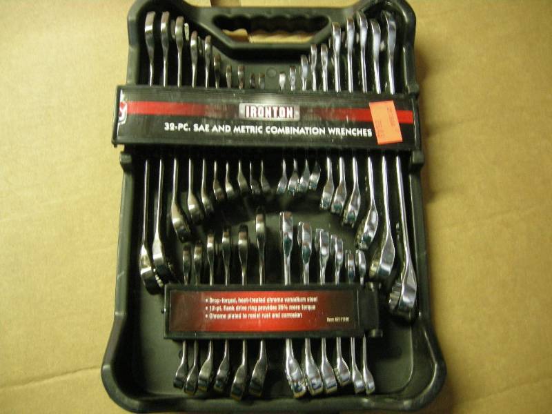 lot 100 image: Ironton 32pc Combination Wrenches