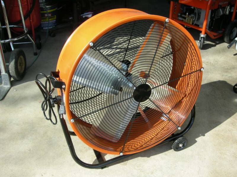 lot 104 image: MaxAir 24 Fan