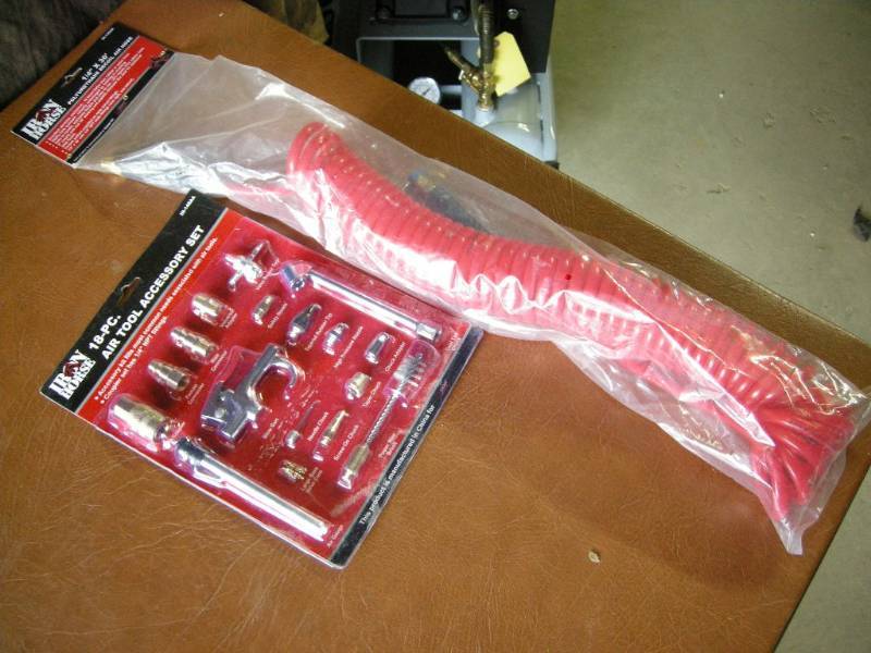 lot 131 image: Iron Horse Air Hose & Accessory Kit