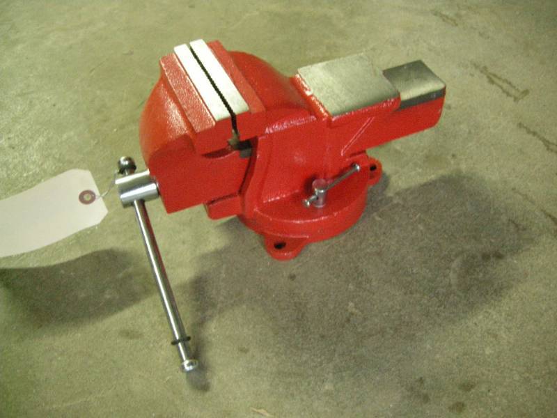 lot 151 image: 4 Mechanic Vise