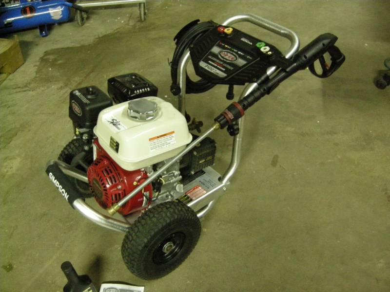 lot 109 image: Simpson Honda 3400 Pressure Washer