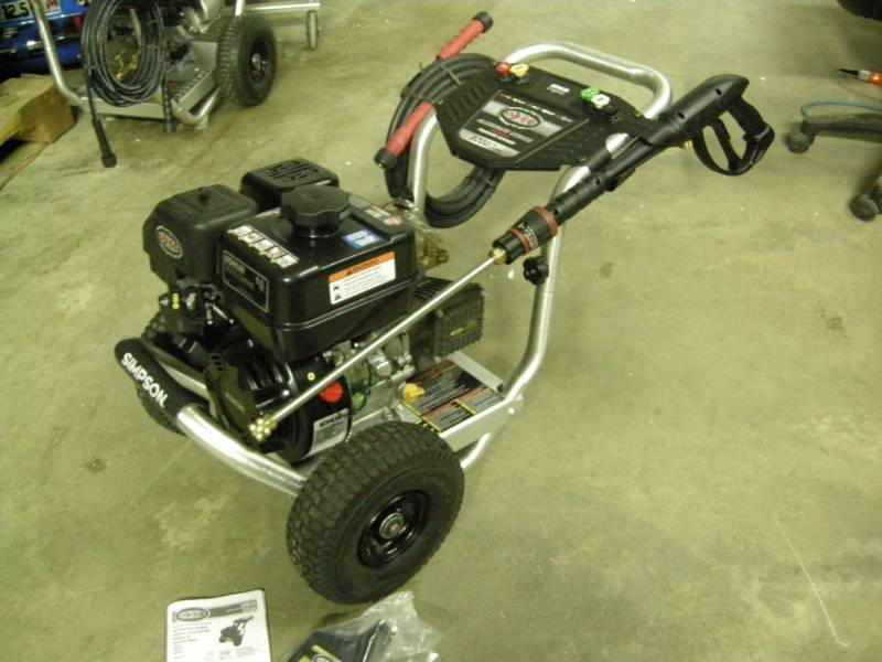 lot 113 image: Simpson 3200 Pressure Washer