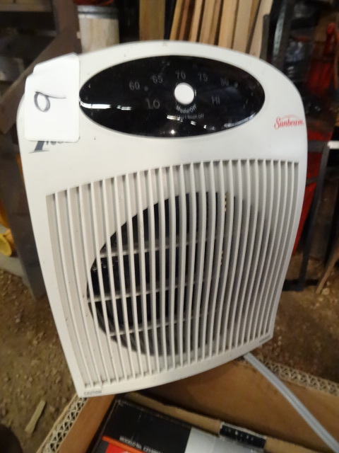 lot 9 image: Sunbeam heater model SFH442. Store ...