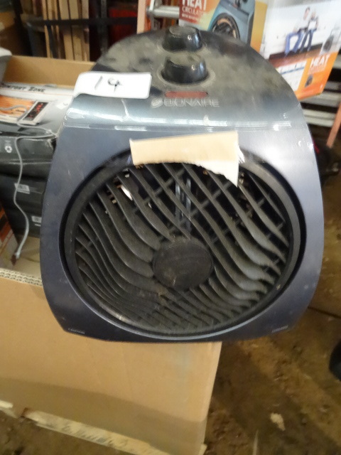lot 14 image: Bionaire heat circulator. Store ret...