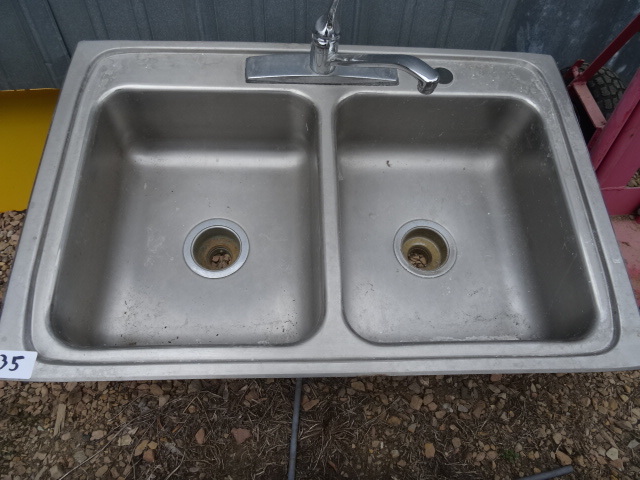 lot 35 image: 33 x 22 stainless sink