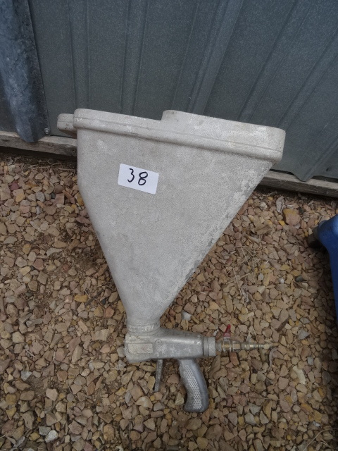 lot 38 image: Spray texture gun...