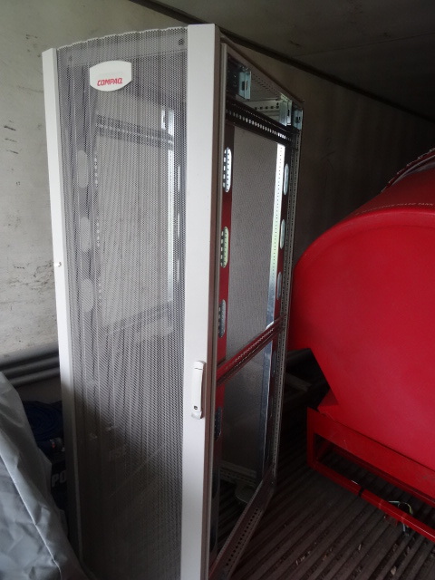 lot 49 image: Compaq server cabinet. On wheels. 2...