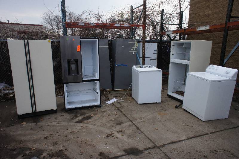 LOT OF SCRAP APPLIANCES - FRIDGES - WASHERS - 8 TOTAL PIECES  - ALL AS-IS