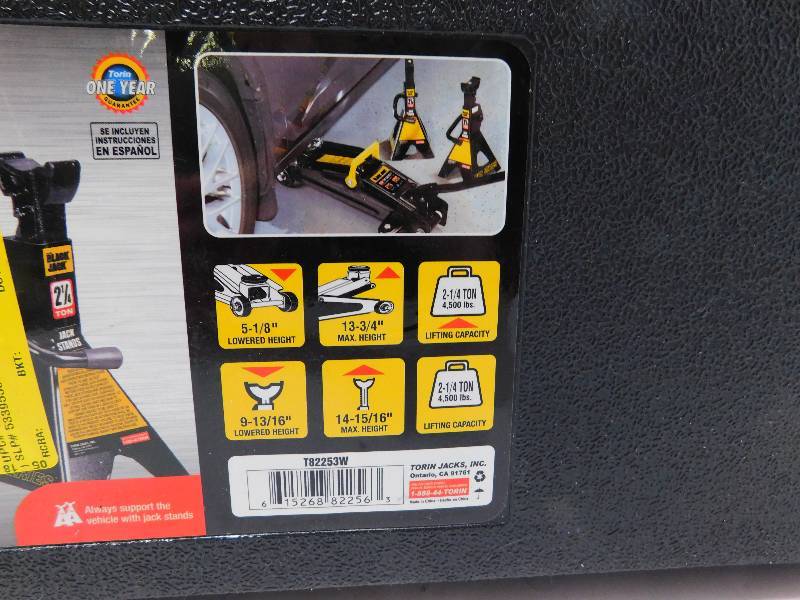 lot 31 image: Torin 2.25 Ton Trolley Jack Plus 1 Pair 2.25 Ton Jack Stands wCarrying Case