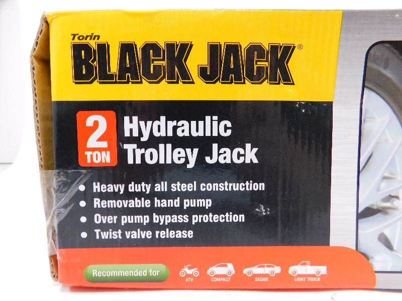 lot 17 image: Torin 2 Ton Trolley Jack