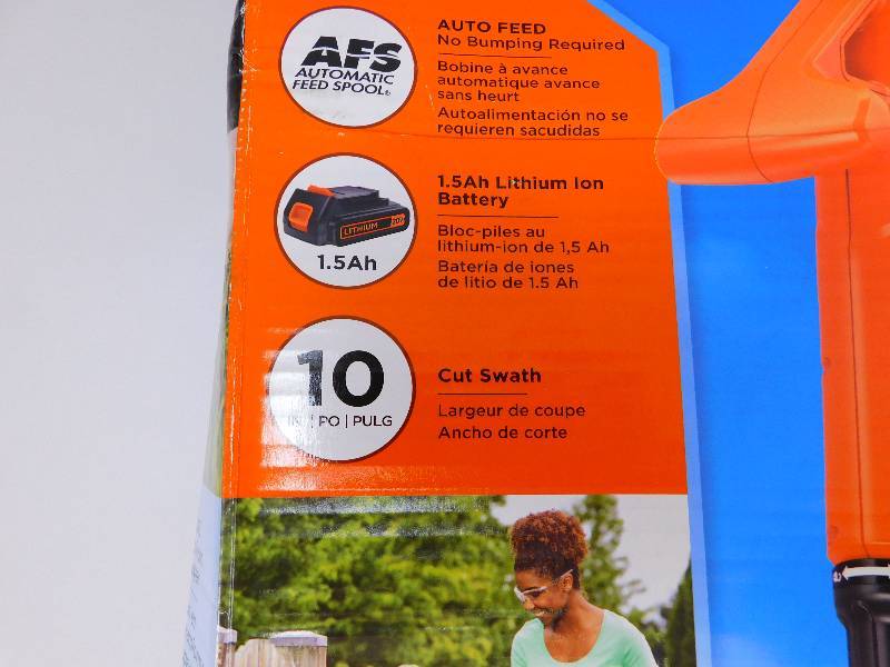 lot 38 image: Black & Decker 20V Max 1.5 Ah Cordless Lithium-Ion 10 in. String TrimmerEdger