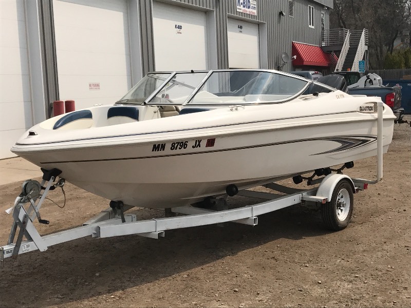 lot 1 image: 2000 Glastron With Mercury 150 & Trailer