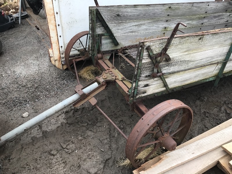 lot 6 image: Antique Manure Spreader
