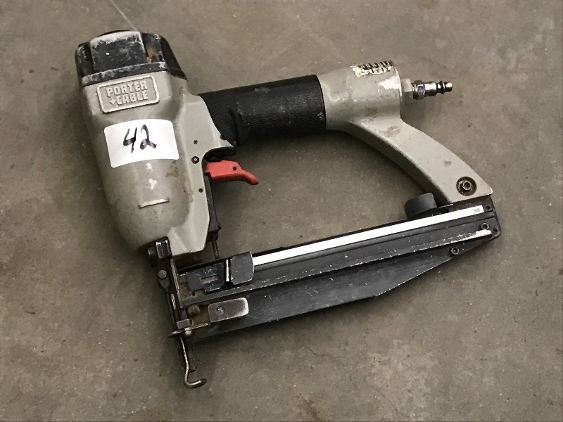 lot 42 image: Porter Cable 16-Gauge Pneumatic Fin...