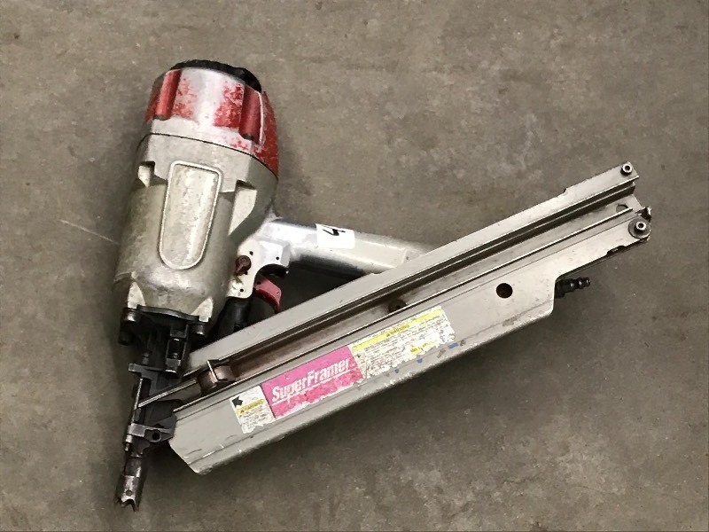 lot 45 image: SuperFramer Pneumatic Finish Nailer...