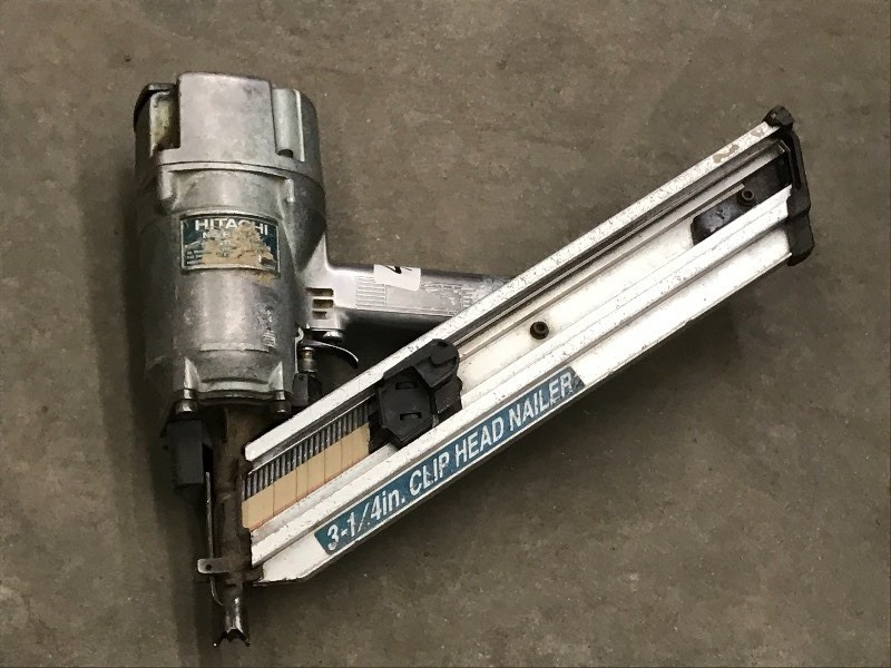 lot 44 image: SuperFramer Pneumatic Finish Nailer...