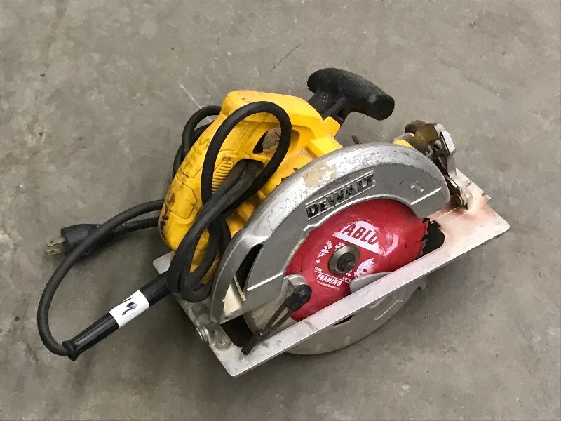 lot 49 image: DeWalt DWE575 7.25 Circular Saw, W...