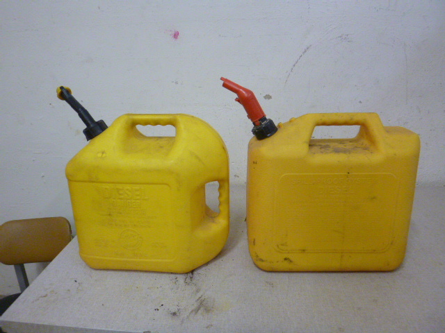 lot 9 image: 2 Diesel Cans