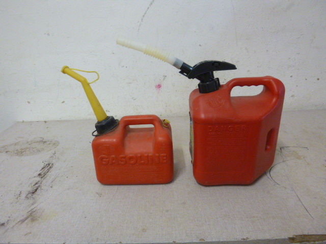 lot 10 image: 2 Gas Cans