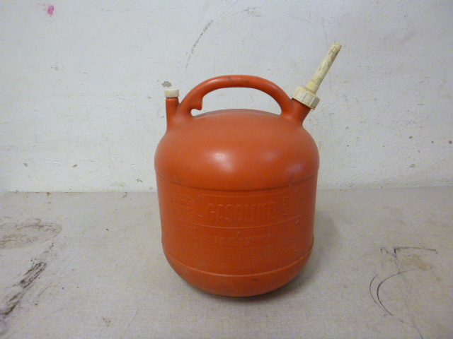 lot 11 image: Gas Can
