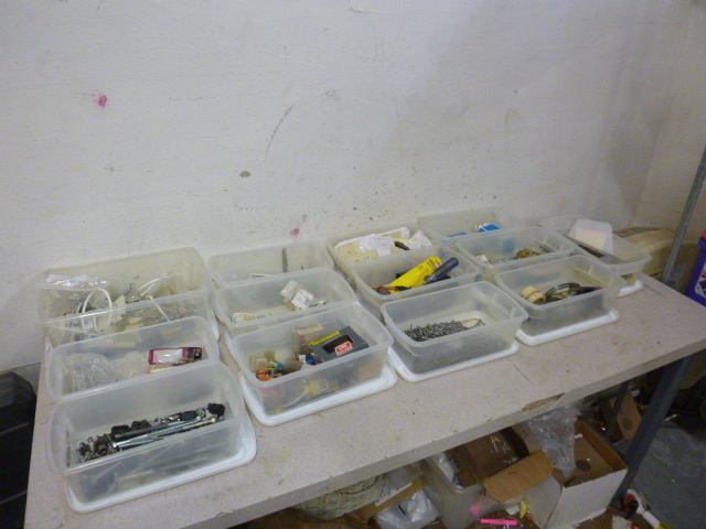 lot 22 image: 13 Small Containers with Contents