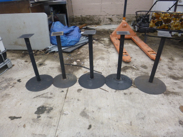 lot 23 image: 5 Metal Stands