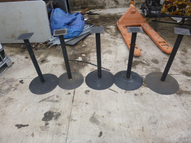 lot 24 image: 5 Metal Stands