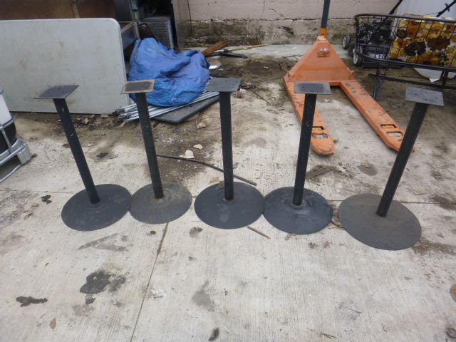 lot 26 image: 5 Metal Stands