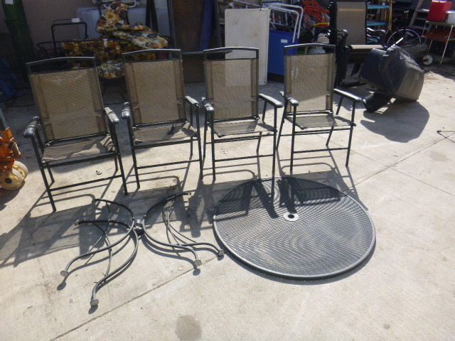 lot 32 image: Patio Set