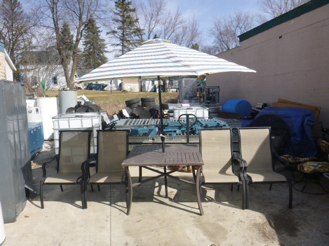 lot 33 image: Patio Set