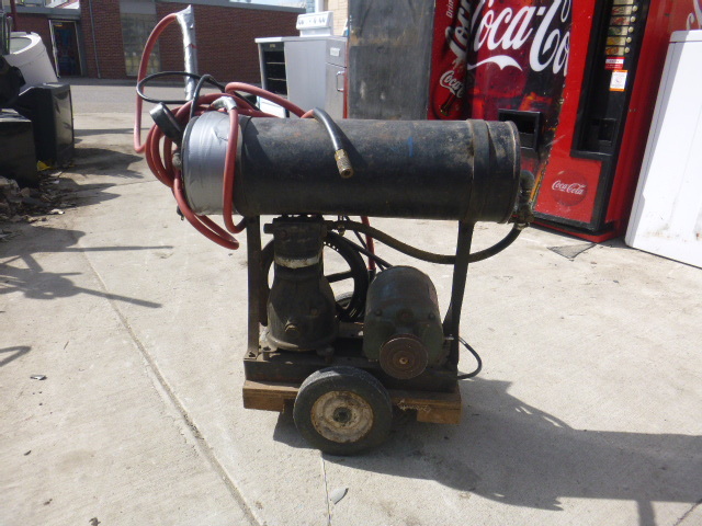 lot 39 image: Homemade Air Compressor on Cart