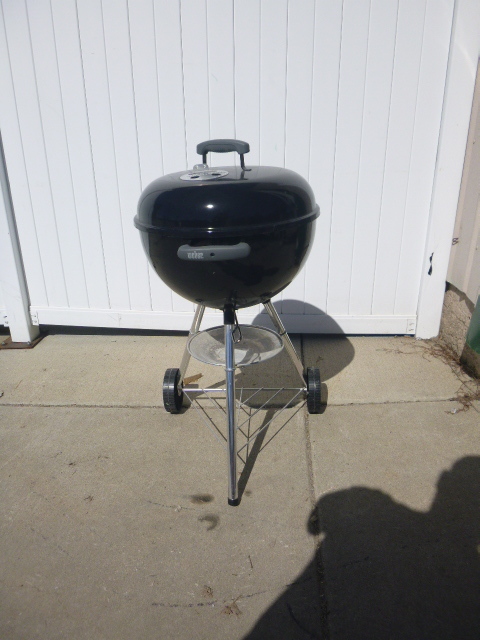 lot 44 image: Weber Charcoal Grill