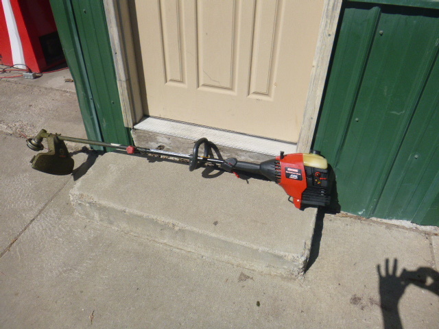 lot 48 image: Craftsman Weed WackerTrimmer