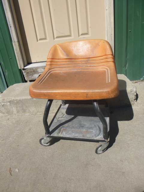 lot 52 image: Mac Tools Shop Stool