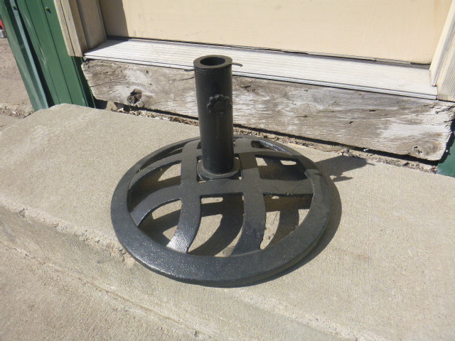 lot 58 image: Umbrella Base.