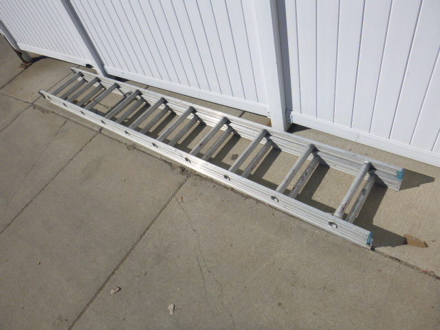 lot 61 image: Aluminum Extension Ladder