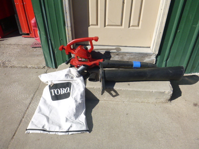 lot 64 image: Toro Ultra Blower Vacuum