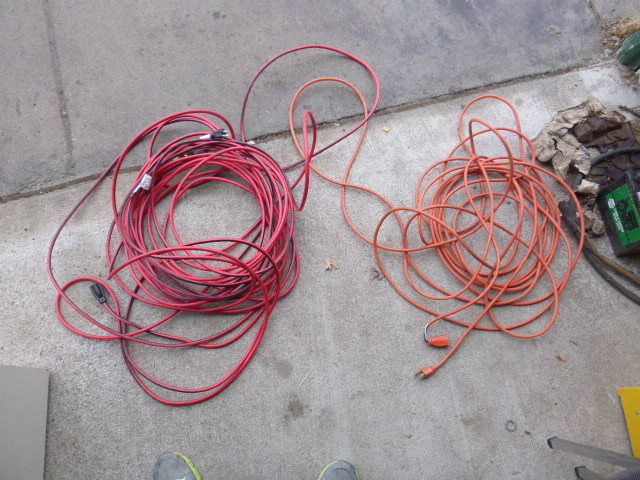 lot 65 image: 2 Electrical Cords