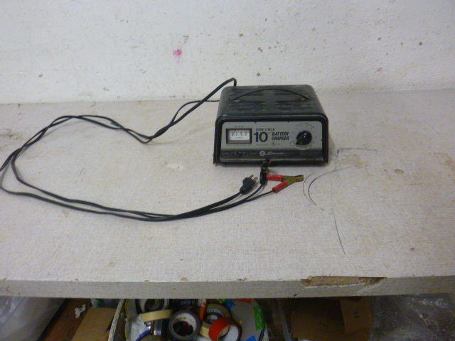 lot 81 image: Schumacher Deep Cycle Battery Charger
