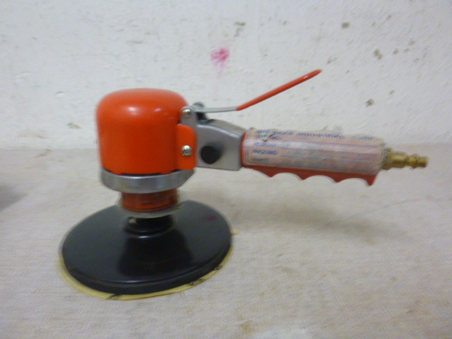 lot 92 image: Big Bear Heavy Duty Pneumatic Dual Action Sander