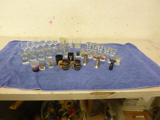 lot 120 image: Miscellaneous Shot Glasses