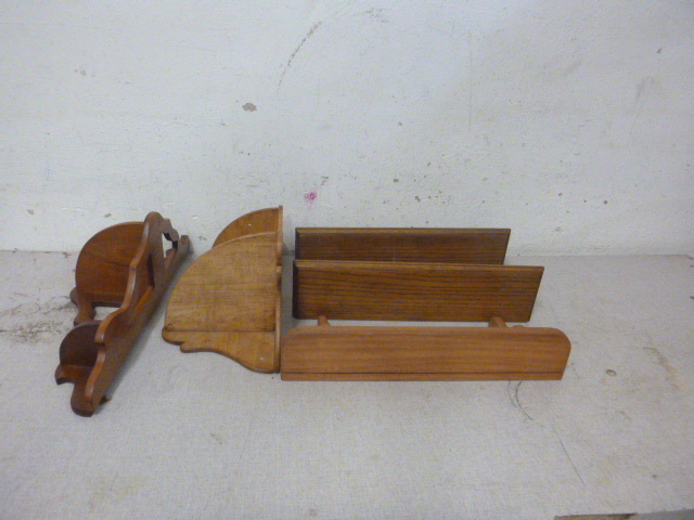 lot 129 image: 5 Shelves