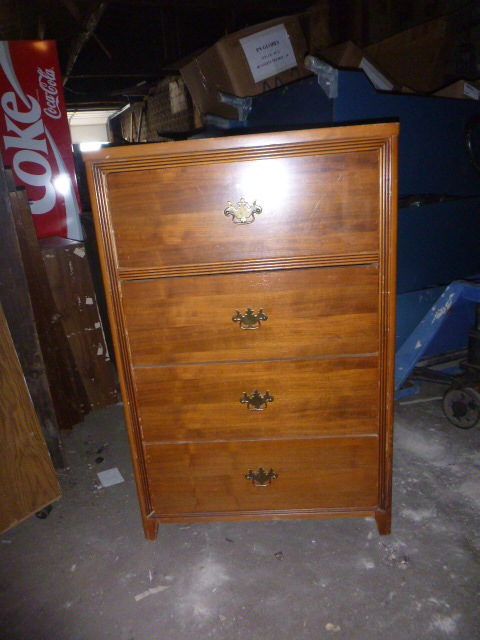 lot 134 image: 4 Drawer Dresser